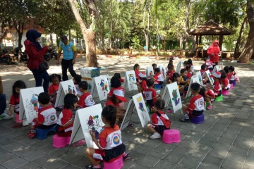 Learning Outdoor Mewarna di Taman Kota